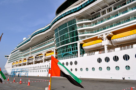 Dinsdag 8 maart 2011 - Fujairah - de Brilliance of the Seas van Royal Caribbean