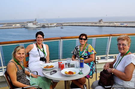 Dinsdag 8 maart 2011 - Fujairah - nagenieten op het terras van het Seaview Cafe