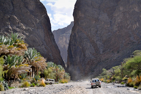 Woensdag 9 maart 2011 -  Muscat - Oman - de eeuwenoude vulkanische canyon eindigt in een smalle kloof  