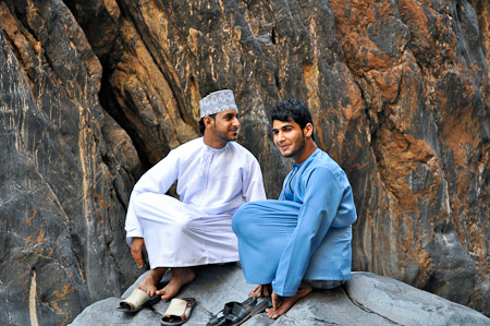 Woensdag 9 maart 2011 -  Muscat - Oman - de dappersten onder ons klauteren er door